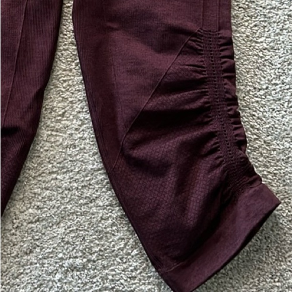 Lululemon Awakening Crop - Picture 4 of 7